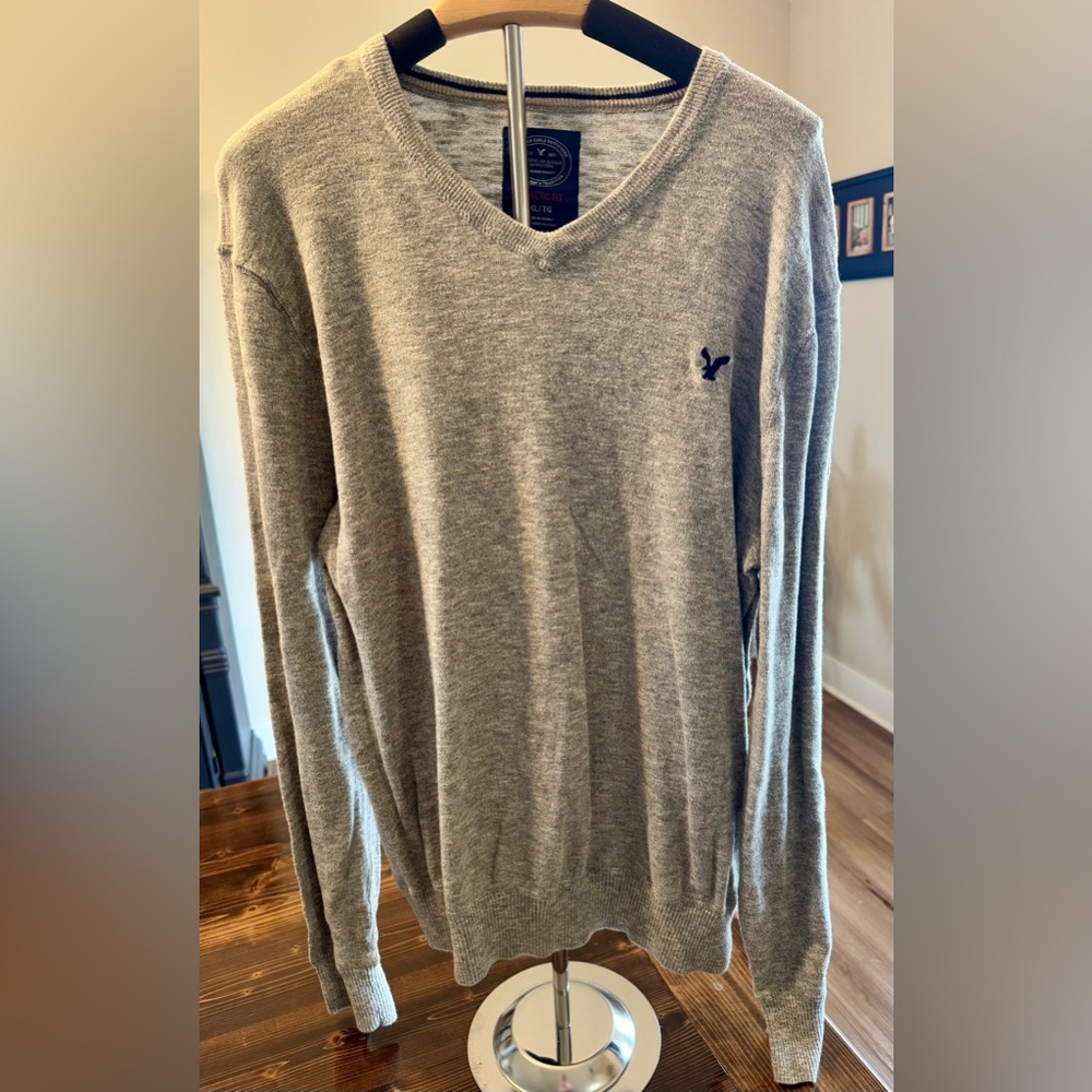 American Eagle Outfitters Men’s Light Gray Athletic Fit V-Neck Sweater‎ XL